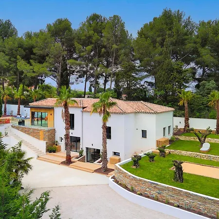 Unique Cadre Idylique Villa